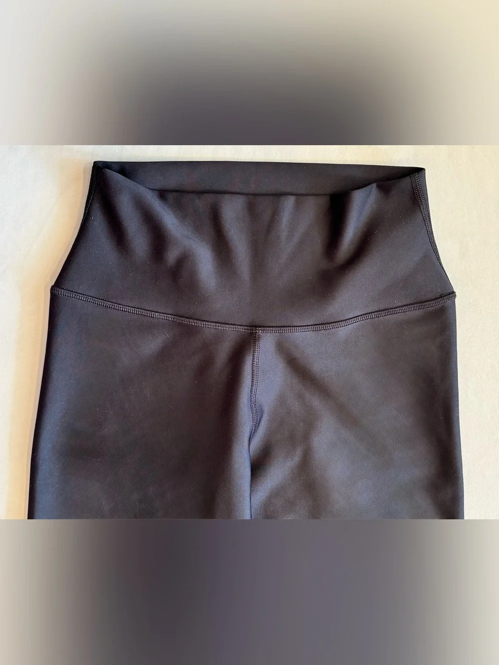 ALO Yoga 7/8 High-Waist Airlift Legging (Size M)